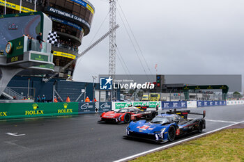 2024-06-16 - Finish line, arrivee of 02 BAMBER Earl (nzl), LYNN Alex (gbr), PALOU Alex (spa), Cadillac Racing, Cadillac V-Series.R #02, Hypercar, FIA WEC, action 311 DERANI Luis Felipe (bra), AITKEN Jack (gbr), DRUGOVICH Felipe (bra), Whelen Cadillac Racing, Cadillac V-Series.R #311, Hypercar, action during the podium of the 2024 24 Hours of Le Mans, 4th round of the 2024 FIA World Endurance Championship, on the Circuit des 24 Heures du Mans, from June 15 to 16, 2024 in Le Mans, France - 24 HEURES DU MANS 2024 - PODIUM - ENDURANCE - MOTORS