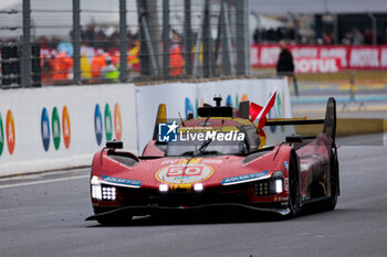 2024-06-16 - Finish line, arrivee of 50 FUOCO Antonio (ita), MOLINA Miguel (spa), NIELSEN Nicklas (dnk), Ferrari AF Corse, Ferrari 499P #50, Hypercar, FIA WEC, portrait during the podium of the 2024 24 Hours of Le Mans, 4th round of the 2024 FIA World Endurance Championship, on the Circuit des 24 Heures du Mans, from June 15 to 16, 2024 in Le Mans, France - 24 HEURES DU MANS 2024 - PODIUM - ENDURANCE - MOTORS