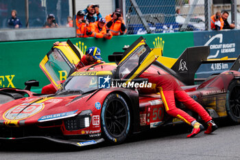 2024-06-16 - Finish line, arrivee of 50 FUOCO Antonio (ita), MOLINA Miguel (spa), NIELSEN Nicklas (dnk), Ferrari AF Corse, Ferrari 499P #50, Hypercar, FIA WEC, portrait during the podium of the 2024 24 Hours of Le Mans, 4th round of the 2024 FIA World Endurance Championship, on the Circuit des 24 Heures du Mans, from June 15 to 16, 2024 in Le Mans, France - 24 HEURES DU MANS 2024 - PODIUM - ENDURANCE - MOTORS