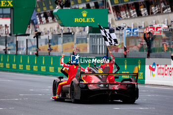 2024-06-16 - Finish line, arrivee of 50 FUOCO Antonio (ita), MOLINA Miguel (spa), NIELSEN Nicklas (dnk), Ferrari AF Corse, Ferrari 499P #50, Hypercar, FIA WEC, portrait during the podium of the 2024 24 Hours of Le Mans, 4th round of the 2024 FIA World Endurance Championship, on the Circuit des 24 Heures du Mans, from June 15 to 16, 2024 in Le Mans, France - 24 HEURES DU MANS 2024 - PODIUM - ENDURANCE - MOTORS