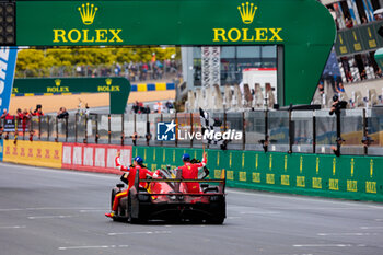 2024-06-16 - Finish line, arrivee of 50 FUOCO Antonio (ita), MOLINA Miguel (spa), NIELSEN Nicklas (dnk), Ferrari AF Corse, Ferrari 499P #50, Hypercar, FIA WEC, portrait during the podium of the 2024 24 Hours of Le Mans, 4th round of the 2024 FIA World Endurance Championship, on the Circuit des 24 Heures du Mans, from June 15 to 16, 2024 in Le Mans, France - 24 HEURES DU MANS 2024 - PODIUM - ENDURANCE - MOTORS