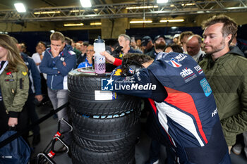 2024-06-16 - SIEGEL Nolan (usa), United Autosports, Oreca 07 - Gibson #22, LMP2, portrait during the podium of the 2024 24 Hours of Le Mans, 4th round of the 2024 FIA World Endurance Championship, on the Circuit des 24 Heures du Mans, from June 15 to 16, 2024 in Le Mans, France - 24 HEURES DU MANS 2024 - PODIUM - ENDURANCE - MOTORS