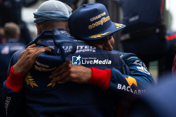 2024-06-16 - GARG Bijoy (usa), United Autosports, Oreca 07 - Gibson #22, LMP2, portrait during the podium of the 2024 24 Hours of Le Mans, 4th round of the 2024 FIA World Endurance Championship, on the Circuit des 24 Heures du Mans, from June 15 to 16, 2024 in Le Mans, France - 24 HEURES DU MANS 2024 - PODIUM - ENDURANCE - MOTORS