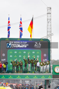 2024-06-16 - 12 STEVENS Will (gbr), ILOTT Callum (gbr), NATO Norman (fra), Hertz Team Jota, Porsche 963 #12, Hypercar, FIA WEC, 38 RASMUSSEN Oliver (dnk), HANSON Philip (gbr), BUTTON Jenson (gbr), Hertz Team Jota, Porsche 963 #38, Hypercar, FIA WEC, 99 TINCKNELL Harry (gbr), JANI Neel (swi), ANDLAUER Julien (fra), Proton Competition, Porsche 963 #99, Hypercar, FIA WEC, podium, portrait during the podium of the 2024 24 Hours of Le Mans, 4th round of the 2024 FIA World Endurance Championship, on the Circuit des 24 Heures du Mans, from June 15 to 16, 2024 in Le Mans, France - 24 HEURES DU MANS 2024 - PODIUM - ENDURANCE - MOTORS