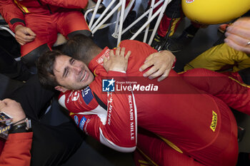 2024-06-16 - 50 FUOCO Antonio (ita), MOLINA Miguel (spa), NIELSEN Nicklas (dnk), Ferrari AF Corse, Ferrari 499P #50, Hypercar, FIA WEC, ambiance portrait victoire winner during the podium of the 2024 24 Hours of Le Mans, 4th round of the 2024 FIA World Endurance Championship, on the Circuit des 24 Heures du Mans, from June 15 to 16, 2024 in Le Mans, France - 24 HEURES DU MANS 2024 - PODIUM - ENDURANCE - MOTORS