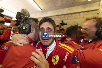 2024-06-16 - 50 FUOCO Antonio (ita), MOLINA Miguel (spa), NIELSEN Nicklas (dnk), Ferrari AF Corse, Ferrari 499P #50, Hypercar, FIA WEC, ambiance portrait victoire winner during the podium of the 2024 24 Hours of Le Mans, 4th round of the 2024 FIA World Endurance Championship, on the Circuit des 24 Heures du Mans, from June 15 to 16, 2024 in Le Mans, France - 24 HEURES DU MANS 2024 - PODIUM - ENDURANCE - MOTORS