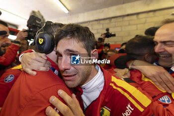 2024-06-16 - 50 FUOCO Antonio (ita), MOLINA Miguel (spa), NIELSEN Nicklas (dnk), Ferrari AF Corse, Ferrari 499P #50, Hypercar, FIA WEC, ambiance portrait victoire winner during the podium of the 2024 24 Hours of Le Mans, 4th round of the 2024 FIA World Endurance Championship, on the Circuit des 24 Heures du Mans, from June 15 to 16, 2024 in Le Mans, France - 24 HEURES DU MANS 2024 - PODIUM - ENDURANCE - MOTORS