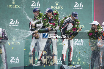 2024-06-16 - 183 PERRODO François (fra), BARNICOAT Ben (gbr), VARRONE Nicolas (arg), AF Corse, Oreca 07 - Gibson #183, LMP2 PRO/AM, ambiance portrait PODIUM during the podium of the 2024 24 Hours of Le Mans, 4th round of the 2024 FIA World Endurance Championship, on the Circuit des 24 Heures du Mans, from June 15 to 16, 2024 in Le Mans, France - 24 HEURES DU MANS 2024 - PODIUM - ENDURANCE - MOTORS