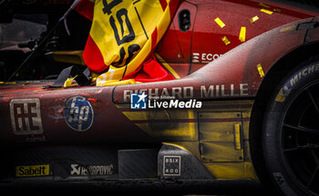 2024-06-16 - 50 FUOCO Antonio (ita), MOLINA Miguel (spa), NIELSEN Nicklas (dnk), Ferrari AF Corse, Ferrari 499P #50, Hypercar, FIA WEC, ambiance portrait victoire winner during the podium of the 2024 24 Hours of Le Mans, 4th round of the 2024 FIA World Endurance Championship, on the Circuit des 24 Heures du Mans, from June 15 to 16, 2024 in Le Mans, France - 24 HEURES DU MANS 2024 - PODIUM - ENDURANCE - MOTORS