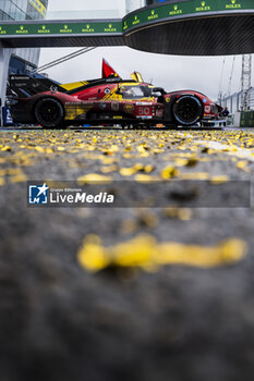 2024-06-16 - 50 FUOCO Antonio (ita), MOLINA Miguel (spa), NIELSEN Nicklas (dnk), Ferrari AF Corse, Ferrari 499P #50, Hypercar, FIA WEC, celebration during the podium of the 2024 24 Hours of Le Mans, 4th round of the 2024 FIA World Endurance Championship, on the Circuit des 24 Heures du Mans, from June 15 to 16, 2024 in Le Mans, France - 24 HEURES DU MANS 2024 - PODIUM - ENDURANCE - MOTORS