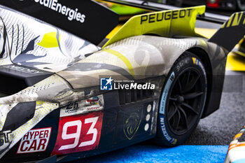 2024-06-16 - Parc Fermé, 93 VERGNE Jean-Eric (fra), JENSEN Mikkel (dnk), MULLER Nico (swi), Peugeot TotalEnergies, Peugeot 9x8 #93, Hypercar, FIA WEC, action during the podium of the 2024 24 Hours of Le Mans, 4th round of the 2024 FIA World Endurance Championship, on the Circuit des 24 Heures du Mans, from June 15 to 16, 2024 in Le Mans, France - 24 HEURES DU MANS 2024 - PODIUM - ENDURANCE - MOTORS