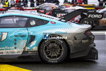 2024-06-16 - Parc Fermé, 77 BARKER Ben (gbr), HARDWICK Ryan (usa), ROBICHON Zacharie (can), Proton Competition, Ford Mustang GT3 #77, LM GT3, FIA WEC, action during the podium of the 2024 24 Hours of Le Mans, 4th round of the 2024 FIA World Endurance Championship, on the Circuit des 24 Heures du Mans, from June 15 to 16, 2024 in Le Mans, France - 24 HEURES DU MANS 2024 - PODIUM - ENDURANCE - MOTORS