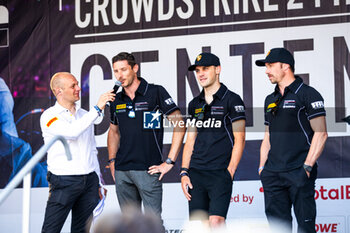 2024-06-26 - ESTRE Kevin (fra), PILET Patrick (fra), VANTHOOR Laurens (bel), Porsche 911 GT3 R, portrait, parade during the 2024 CrowdStrike 24 Hours of Spa, 2nd race of the 2024 GT World Challenge Europe Endurance Cup, from June 26 to 30, 2024 on Circuit de Spa-Francorchamps, in Stavelot, Belgium - AUTO - 2024 HOURS OF SPA - ENDURANCE - MOTORS