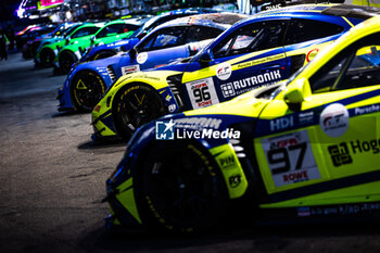 2024-06-27 - 96 NIEDERHAUSER Patric (Che), MULLER Sven (deu), ANDLAUER Julien (fra) Porsche 911 GT3 R, ambiance, pitlane, during the 2024 CrowdStrike 24 Hours of Spa, 2nd race of the 2024 GT World Challenge Europe Endurance Cup, from June 26 to 30, 2024 on Circuit de Spa-Francorchamps, in Stavelot, Belgium - AUTO - 2024 HOURS OF SPA - ENDURANCE - MOTORS