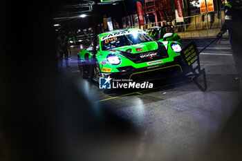 2024-06-27 - 54 SAGER Philipp (aut), DIENST Marvin (deu), MOURA DE OLIVEIRA (prt), ZOCHLING Christopher (deu), Porsche 911 GT3 R, ambiance, pitstop, arrêt aux stands, during the 2024 CrowdStrike 24 Hours of Spa, 2nd race of the 2024 GT World Challenge Europe Endurance Cup, from June 26 to 30, 2024 on Circuit de Spa-Francorchamps, in Stavelot, Belgium - AUTO - 2024 HOURS OF SPA - ENDURANCE - MOTORS