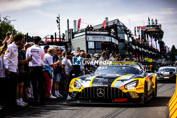 2024-06-29 - 09 GOTZ Maximillian (deu), DROUET Thomas (fra), DE PAUW Ulysse (bel), Mercedes AMG GT3 EVO, ambiance during the 2024 CrowdStrike 24 Hours of Spa, 2nd race of the 2024 GT World Challenge Europe Endurance Cup, from June 26 to 30, 2024 on Circuit de Spa-Francorchamps, in Stavelot, Belgium - AUTO - 2024 HOURS OF SPA - ENDURANCE - MOTORS