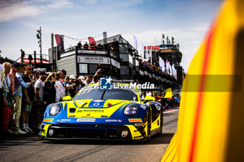 2024-06-29 - 96 NIEDERHAUSER Patric (Che), MULLER Sven (deu), ANDLAUER Julien (fra) Porsche 911 GT3 R, ambiance during the 2024 CrowdStrike 24 Hours of Spa, 2nd race of the 2024 GT World Challenge Europe Endurance Cup, from June 26 to 30, 2024 on Circuit de Spa-Francorchamps, in Stavelot, Belgium - AUTO - 2024 HOURS OF SPA - ENDURANCE - MOTORS