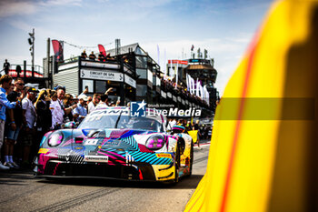 2024-06-29 - 80 AU Antares (hkg), PICARIELLO Alessio (bel), FACH Alexander (che), RUMP Martin (est), Porsche 911 GT3 R, ambiance during the 2024 CrowdStrike 24 Hours of Spa, 2nd race of the 2024 GT World Challenge Europe Endurance Cup, from June 26 to 30, 2024 on Circuit de Spa-Francorchamps, in Stavelot, Belgium - AUTO - 2024 HOURS OF SPA - ENDURANCE - MOTORS