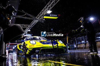 2024-06-30 - 96 NIEDERHAUSER Patric (Che), MULLER Sven (deu), ANDLAUER Julien (fra) Porsche 911 GT3 R, pitstop, arrêt aux stands during the 2024 CrowdStrike 24 Hours of Spa, 2nd race of the 2024 GT World Challenge Europe Endurance Cup, from June 26 to 30, 2024 on Circuit de Spa-Francorchamps, in Stavelot, Belgium - AUTO - 2024 HOURS OF SPA - ENDURANCE - MOTORS