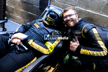 2024-06-30 - mechanic, mecanicien during the 2024 CrowdStrike 24 Hours of Spa, 2nd race of the 2024 GT World Challenge Europe Endurance Cup, from June 26 to 30, 2024 on Circuit de Spa-Francorchamps, in Stavelot, Belgium - AUTO - 2024 HOURS OF SPA - ENDURANCE - MOTORS