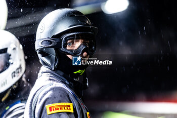 2024-06-30 - mechanic, mecanicien during the 2024 CrowdStrike 24 Hours of Spa, 2nd race of the 2024 GT World Challenge Europe Endurance Cup, from June 26 to 30, 2024 on Circuit de Spa-Francorchamps, in Stavelot, Belgium - AUTO - 2024 HOURS OF SPA - ENDURANCE - MOTORS