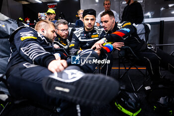 2024-06-30 - mechanic, mecanicien during the 2024 CrowdStrike 24 Hours of Spa, 2nd race of the 2024 GT World Challenge Europe Endurance Cup, from June 26 to 30, 2024 on Circuit de Spa-Francorchamps, in Stavelot, Belgium - AUTO - 2024 HOURS OF SPA - ENDURANCE - MOTORS