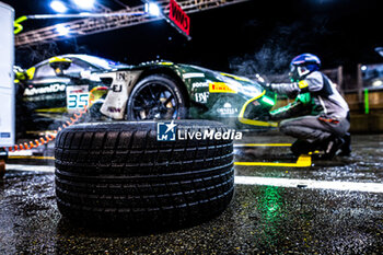 2024-06-30 - 35 LEROUX Romain (fra), HANAFIN Lorcan (gbr), ROBIN Maxime (fra), Aston Martin Vantage AMR GT3 EVO, pitstop, arrêt aux stands during the 2024 CrowdStrike 24 Hours of Spa, 2nd race of the 2024 GT World Challenge Europe Endurance Cup, from June 26 to 30, 2024 on Circuit de Spa-Francorchamps, in Stavelot, Belgium - AUTO - 2024 HOURS OF SPA - ENDURANCE - MOTORS