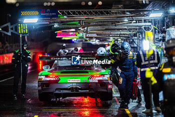 2024-06-30 - 55 NOUET Theo (fra), RAPPANGE Jop (nld), NAKKEN Marius (nor), BLOM Axel (fin), Porsche 911 GT3 R, pitstop, arrêt aux stands during the 2024 CrowdStrike 24 Hours of Spa, 2nd race of the 2024 GT World Challenge Europe Endurance Cup, from June 26 to 30, 2024 on Circuit de Spa-Francorchamps, in Stavelot, Belgium - AUTO - 2024 HOURS OF SPA - ENDURANCE - MOTORS