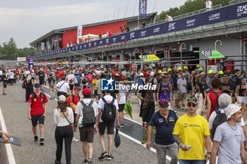 2024-07-07 - Ambiance pitlane, during the 4 Hours of Imola 2024, 3rd round of the 2024 European Le Mans Series on the Autodromo Internazionale Enzo e Dino Ferrari from July 5 to 7, 2024 in Imola, Italy - AUTO - ELMS - 4 HOURS OF IMOLA 2024 - ENDURANCE - MOTORS