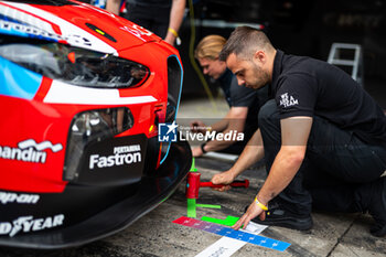 2024-07-11 - 31 FARFUS Augusto (bra), GELAEL Sean (ind), LEUNG Darren (gbr), Team WRT, BMW M4 GT3 #31, LM GT3, pitlane, set up during the 2024 Rolex 6 Hours of Sao Paulo, 5th round of the 2024 FIA World Endurance Championship, from July 12 to 14, 2024 on the Autódromo José Carlos Pace in Interlagos, Brazil - FIA WEC - 6 HOURS OF SAO PAULO 2024 - ENDURANCE - MOTORS