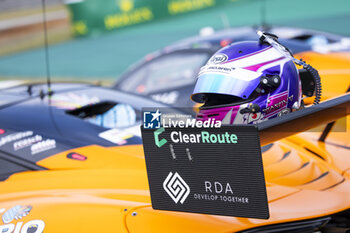 2024-07-11 - SATO Marino (jpn), United Autosports, McLaren 720S GT3 Evo, helmet during the 2024 Rolex 6 Hours of Sao Paulo, 5th round of the 2024 FIA World Endurance Championship, from July 12 to 14, 2024 on the Autódromo José Carlos Pace in Interlagos, Brazil - FIA WEC - 6 HOURS OF SAO PAULO 2024 - ENDURANCE - MOTORS