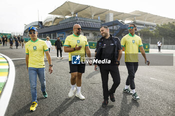 2024-07-11 - 31 FARFUS Augusto (bra), GELAEL Sean (ind), LEUNG Darren (gbr), Team WRT, BMW M4 GT3 #31, LM GT3, ambiance during the 2024 Rolex 6 Hours of Sao Paulo, 5th round of the 2024 FIA World Endurance Championship, from July 12 to 14, 2024 on the Autódromo José Carlos Pace in Interlagos, Brazil - FIA WEC - 6 HOURS OF SAO PAULO 2024 - ENDURANCE - MOTORS