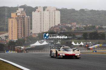 2024-07-12 - 38 RASMUSSEN Oliver (dnk), HANSON Philip (gbr), BUTTON Jenson (gbr), Hertz Team Jota, Porsche 963 #38, Hypercar, action during the 2024 Rolex 6 Hours of Sao Paulo, 5th round of the 2024 FIA World Endurance Championship, from July 12 to 14, 2024 on the Autódromo José Carlos Pace in Interlagos, Brazil - FIA WEC - 6 HOURS OF SAO PAULO 2024 - ENDURANCE - MOTORS