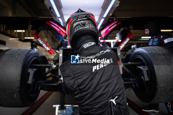 2024-07-12 - Mechanics Porsche Penske Motorsport during the 2024 Rolex 6 Hours of Sao Paulo, 5th round of the 2024 FIA World Endurance Championship, from July 11 to 14, 2024 on the Autódromo José Carlos Pace in Interlagos, Brazil - FIA WEC - 6 HOURS OF SAO PAULO 2024 - ENDURANCE - MOTORS