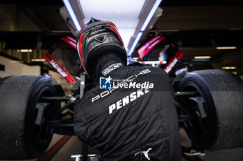 2024-07-12 - Mechanics Porsche Penske Motorsport during the 2024 Rolex 6 Hours of Sao Paulo, 5th round of the 2024 FIA World Endurance Championship, from July 11 to 14, 2024 on the Autódromo José Carlos Pace in Interlagos, Brazil - FIA WEC - 6 HOURS OF SAO PAULO 2024 - ENDURANCE - MOTORS