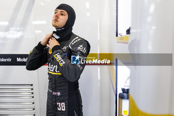 2024-07-12 - HANSON Philip (gbr), Hertz Team Jota, Porsche 963, portrait during the 2024 Rolex 6 Hours of Sao Paulo, 5th round of the 2024 FIA World Endurance Championship, from July 12 to 14, 2024 on the Autódromo José Carlos Pace in Interlagos, Brazil - FIA WEC - 6 HOURS OF SAO PAULO 2024 - ENDURANCE - MOTORS