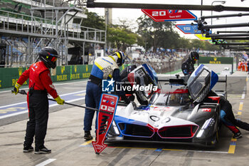 2024-07-12 - 20 VAN DER LINDE Sheldon (zaf), FRIJNS Robin (nld), RAST René (ger), BMW M Team WRT, BMW Hybrid V8 #20, Hypercar, pit stop during the 2024 Rolex 6 Hours of Sao Paulo, 5th round of the 2024 FIA World Endurance Championship, from July 12 to 14, 2024 on the Autódromo José Carlos Pace in Interlagos, Brazil - FIA WEC - 6 HOURS OF SAO PAULO 2024 - ENDURANCE - MOTORS