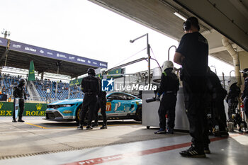 2024-07-12 - 77 BARKER Ben (gbr), HARDWICK Ryan (usa), ROBICHON Zacharie (can), Proton Competition, Ford Mustang GT3 #77, LM GT3, pit stop during the 2024 Rolex 6 Hours of Sao Paulo, 5th round of the 2024 FIA World Endurance Championship, from July 12 to 14, 2024 on the Autódromo José Carlos Pace in Interlagos, Brazil - FIA WEC - 6 HOURS OF SAO PAULO 2024 - ENDURANCE - MOTORS