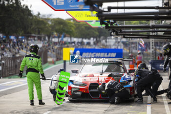 2024-07-12 - 31 FARFUS Augusto (bra), GELAEL Sean (ind), LEUNG Darren (gbr), Team WRT, BMW M4 GT3 #31, LM GT3, pit stop during the 2024 Rolex 6 Hours of Sao Paulo, 5th round of the 2024 FIA World Endurance Championship, from July 12 to 14, 2024 on the Autódromo José Carlos Pace in Interlagos, Brazil - FIA WEC - 6 HOURS OF SAO PAULO 2024 - ENDURANCE - MOTORS