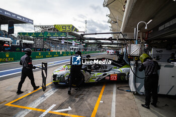 2024-07-12 - 93 JENSEN Mikkel (dnk), MULLER Nico (swi), VERGNE Jean-Eric (fra), Peugeot TotalEnergies, Peugeot 9x8 #93, Hypercar, pitlane, during the 2024 Rolex 6 Hours of Sao Paulo, 5th round of the 2024 FIA World Endurance Championship, from July 12 to 14, 2024 on the Autódromo José Carlos Pace in Interlagos, Brazil - FIA WEC - 6 HOURS OF SAO PAULO 2024 - ENDURANCE - MOTORS