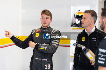 2024-07-12 - HANSON Philip (gbr), Hertz Team Jota, Porsche 963, portrait during the 2024 Rolex 6 Hours of Sao Paulo, 5th round of the 2024 FIA World Endurance Championship, from July 12 to 14, 2024 on the Autódromo José Carlos Pace in Interlagos, Brazil - FIA WEC - 6 HOURS OF SAO PAULO 2024 - ENDURANCE - MOTORS