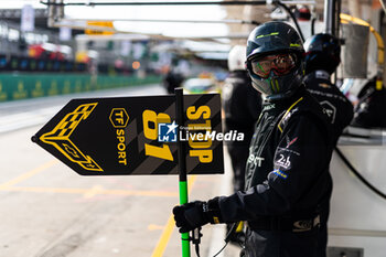 2024-07-12 - 81 EASTWOOD Charlie (irl), ANDRADE Rui (ang), VAN ROMPUY Tom (bel), TF Sport, Corvette Z06 GT3.R #81, LM GT3, action mecaniciens, mechanics during the 2024 Rolex 6 Hours of Sao Paulo, 5th round of the 2024 FIA World Endurance Championship, from July 12 to 14, 2024 on the Autódromo José Carlos Pace in Interlagos, Brazil - FIA WEC - 6 HOURS OF SAO PAULO 2024 - ENDURANCE - MOTORS