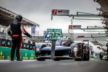 2024-07-12 - 07 CONWAY Mike (gbr), KOBAYASHI Kamui (jpn), DE VRIES Nyck (nld), Toyota Gazoo Racing, Toyota GR010 - Hybrid #07, Hypercar, stand, pitlane, during the 2024 Rolex 6 Hours of Sao Paulo, 5th round of the 2024 FIA World Endurance Championship, from July 12 to 14, 2024 on the Autódromo José Carlos Pace in Interlagos, Brazil - FIA WEC - 6 HOURS OF SAO PAULO 2024 - ENDURANCE - MOTORS