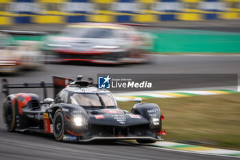 2024-07-12 - 08 BUEMI Sébastien (swi), HARTLEY Brendon (nzl), HIRAKAWA Ryo (jpn), Toyota Gazoo Racing, Toyota GR010 - Hybrid #08, Hypercar, action during the 2024 Rolex 6 Hours of Sao Paulo, 5th round of the 2024 FIA World Endurance Championship, from July 12 to 14, 2024 on the Autódromo José Carlos Pace in Interlagos, Brazil - FIA WEC - 6 HOURS OF SAO PAULO 2024 - ENDURANCE - MOTORS