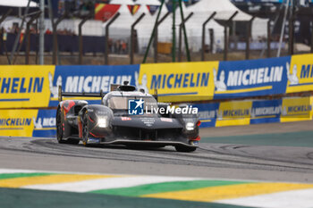 2024-07-12 - 08 BUEMI Sébastien (swi), HARTLEY Brendon (nzl), HIRAKAWA Ryo (jpn), Toyota Gazoo Racing, Toyota GR010 - Hybrid #08, Hypercar, action during the 2024 Rolex 6 Hours of Sao Paulo, 5th round of the 2024 FIA World Endurance Championship, from July 12 to 14, 2024 on the Autódromo José Carlos Pace in Interlagos, Brazil - FIA WEC - 6 HOURS OF SAO PAULO 2024 - ENDURANCE - MOTORS