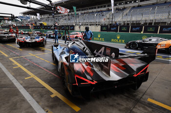 2024-07-12 - 35 MILESI Charles (fra), HABSBURG-LOTHRINGEN Ferdinand (aut), CHATIN Paul-Loup (fra), Alpine Endurance Team #35, Alpine A424, pitstop, arrêt aux stands during the 2024 Rolex 6 Hours of Sao Paulo, 5th round of the 2024 FIA World Endurance Championship, from July 12 to 14, 2024 on the Autódromo José Carlos Pace in Interlagos, Brazil - FIA WEC - 6 HOURS OF SAO PAULO 2024 - ENDURANCE - MOTORS