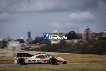 2024-07-12 - 38 RASMUSSEN Oliver (dnk), HANSON Philip (gbr), BUTTON Jenson (gbr), Hertz Team Jota, Porsche 963 #38, Hypercar, action during the 2024 Rolex 6 Hours of Sao Paulo, 5th round of the 2024 FIA World Endurance Championship, from July 12 to 14, 2024 on the Autódromo José Carlos Pace in Interlagos, Brazil - FIA WEC - 6 HOURS OF SAO PAULO 2024 - ENDURANCE - MOTORS