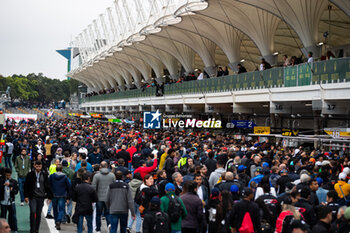 2024-07-13 - Pit walk and autograph session, session autographe illustration during the 2024 Rolex 6 Hours of Sao Paulo, 5th round of the 2024 FIA World Endurance Championship, from July 12 to 14, 2024 on the Autódromo José Carlos Pace in Interlagos, Brazil - FIA WEC - 6 HOURS OF SAO PAULO 2024 - ENDURANCE - MOTORS