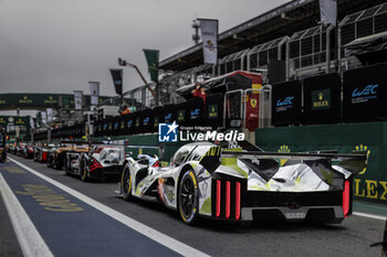 2024-07-13 - 94 DUVAL Loïc (fra), DI RESTA Paul (gbr), VANDOORNE Stoffel (bel), Peugeot TotalEnergies, Peugeot 9x8 #94, Hypercar, PIT STOP, ARRET AUX STANDS during the 2024 Rolex 6 Hours of Sao Paulo, 5th round of the 2024 FIA World Endurance Championship, from July 12 to 14, 2024 on the Autódromo José Carlos Pace in Interlagos, Brazil - FIA WEC - 6 HOURS OF SAO PAULO 2024 - ENDURANCE - MOTORS