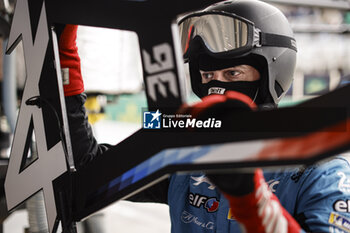 2024-07-13 - mecaniciens, mechanics during the 2024 Rolex 6 Hours of Sao Paulo, 5th round of the 2024 FIA World Endurance Championship, from July 12 to 14, 2024 on the Autódromo José Carlos Pace in Interlagos, Brazil - FIA WEC - 6 HOURS OF SAO PAULO 2024 - ENDURANCE - MOTORS